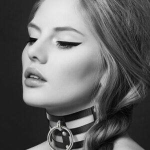 Collier en cuir noir SM triple lanière avec anneau métal argenté